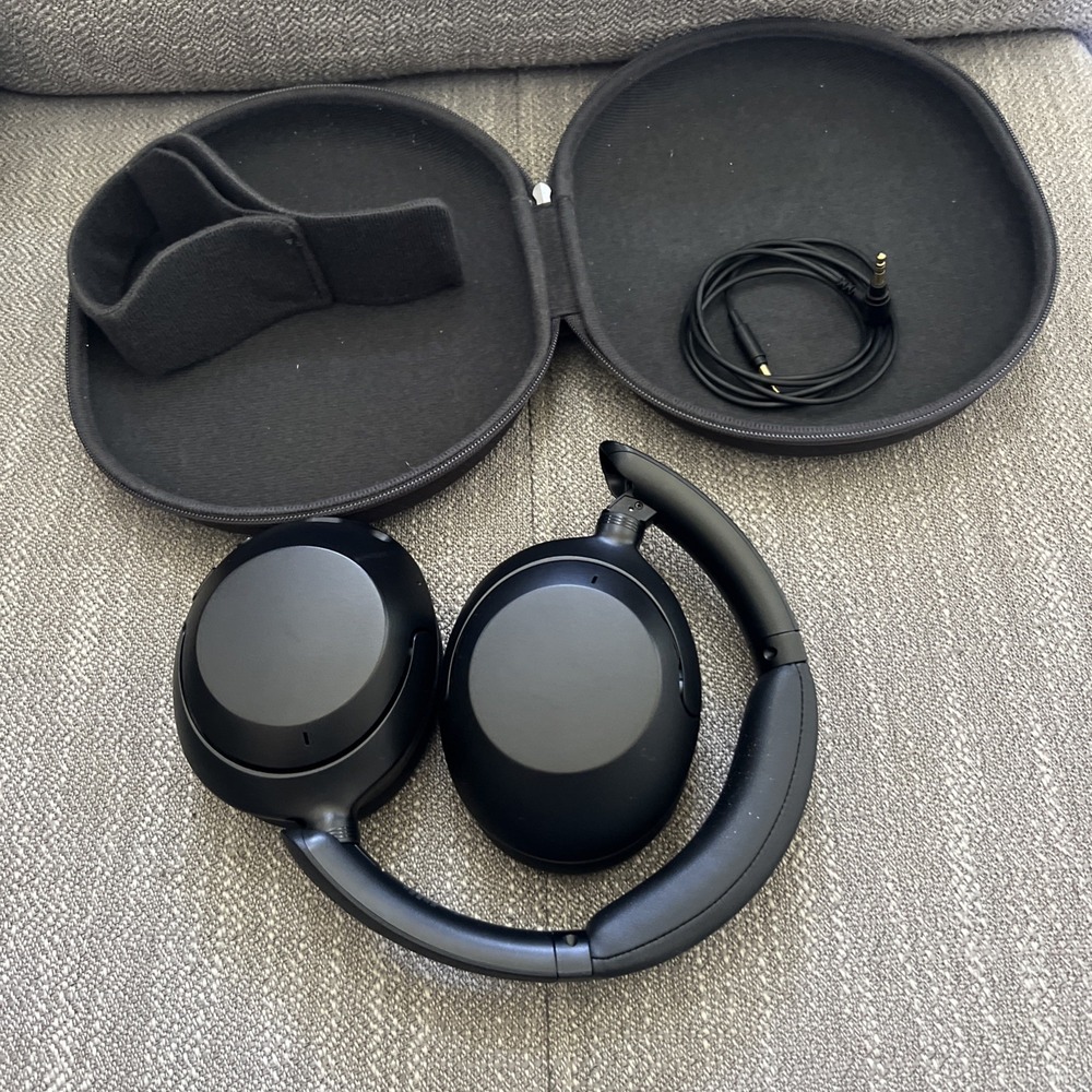 Sony YY2951 Noise Cancelling Headphones Black Wireless With Case Black Preowned